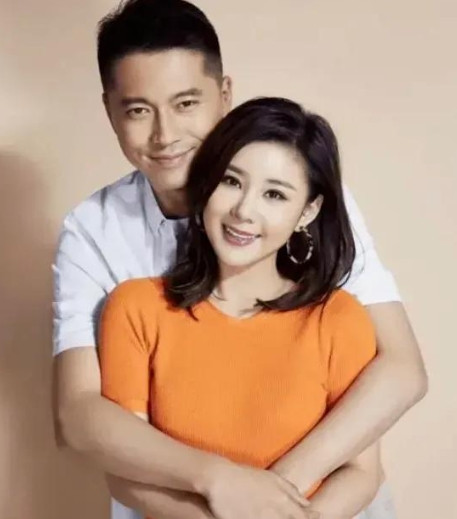 2013年，王雷和李小萌举行婚礼，轮到王雷发表结婚感言时，他激动得把事先备好的词