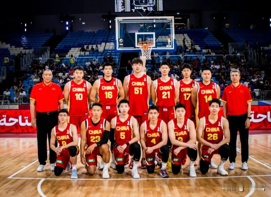 中国队狂胜卡塔尔队，不要骄傲，人家是二队练兵！8月28日凌晨，男篮世预赛第二阶