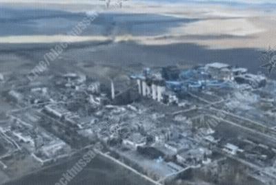 乌军还挺坚强的，在红军村乌达奇涅北矿场，乌军躲藏的楼房据点，再次遭到俄军四枚Fa