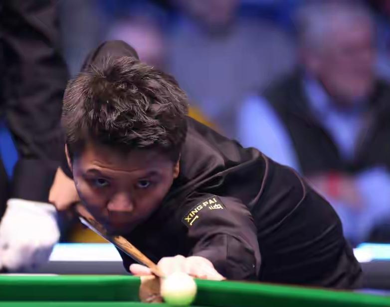 决胜局1分逆转绝杀，周跃龙4-3逆转克雷吉，惊险晋级32强！斯诺