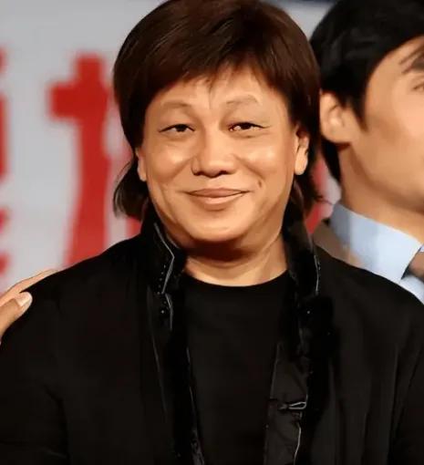 “火云邪神”梁小龙，这次真的功成身退了。​那个电影里徒手抓子弹的“火云邪神”