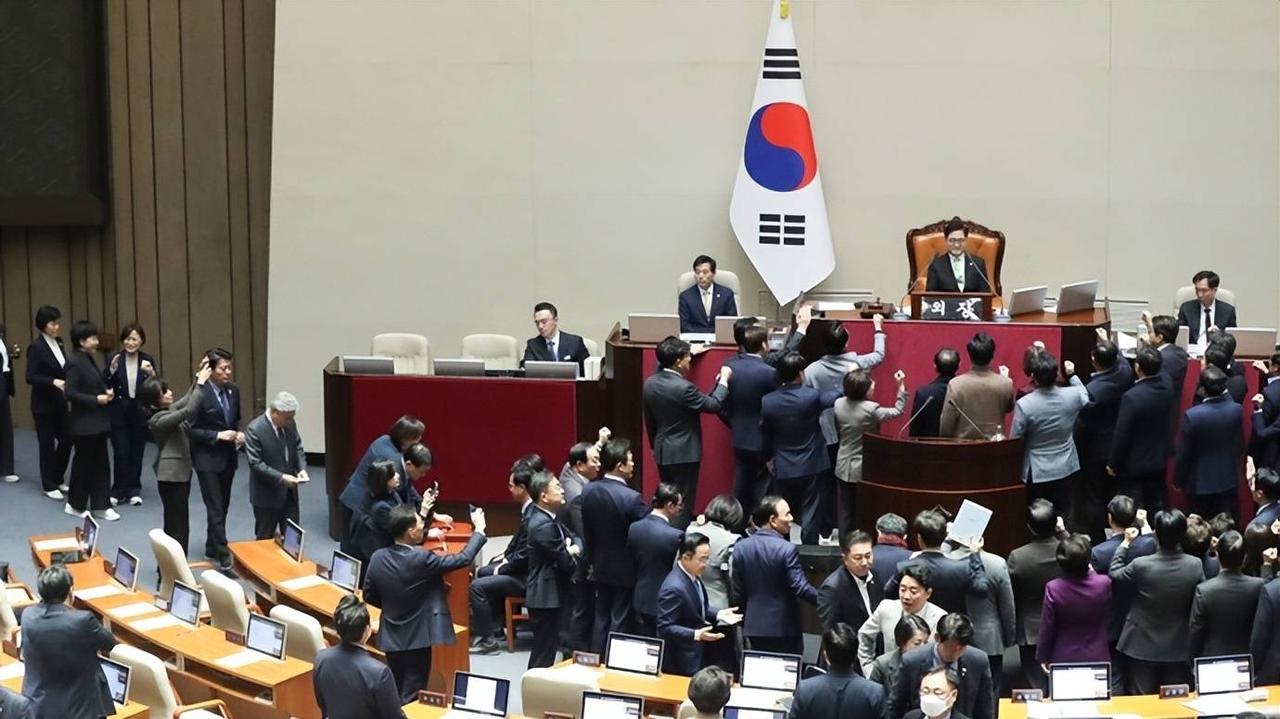 时隔16年重启清算，韩国全民翻查祖辈档案，这场历史算账真能落地吗？韩国总统李
