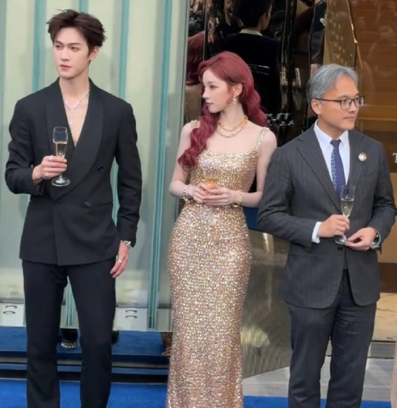 年轻真的好啊唐嫣和章子怡年轻点的话，还真没有宋雨琦什么事，但是两个姐姐毕竟都是