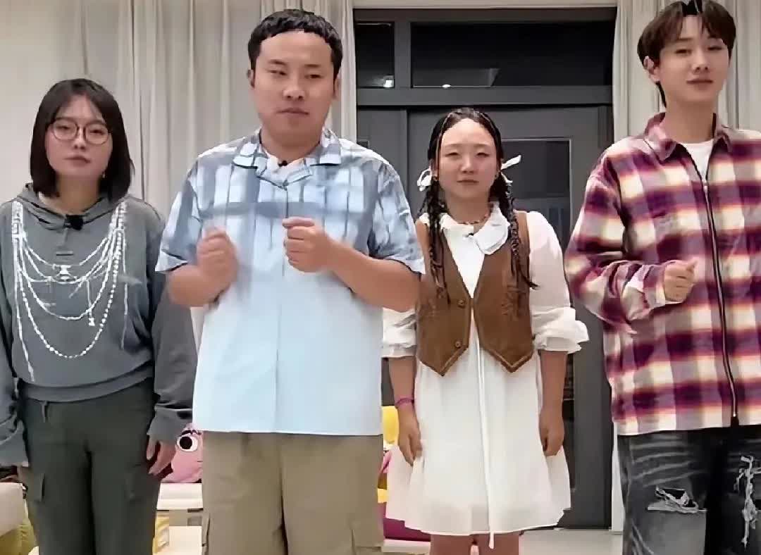 这四个明星朝夕相处他们会产生什么绯闻？？？
