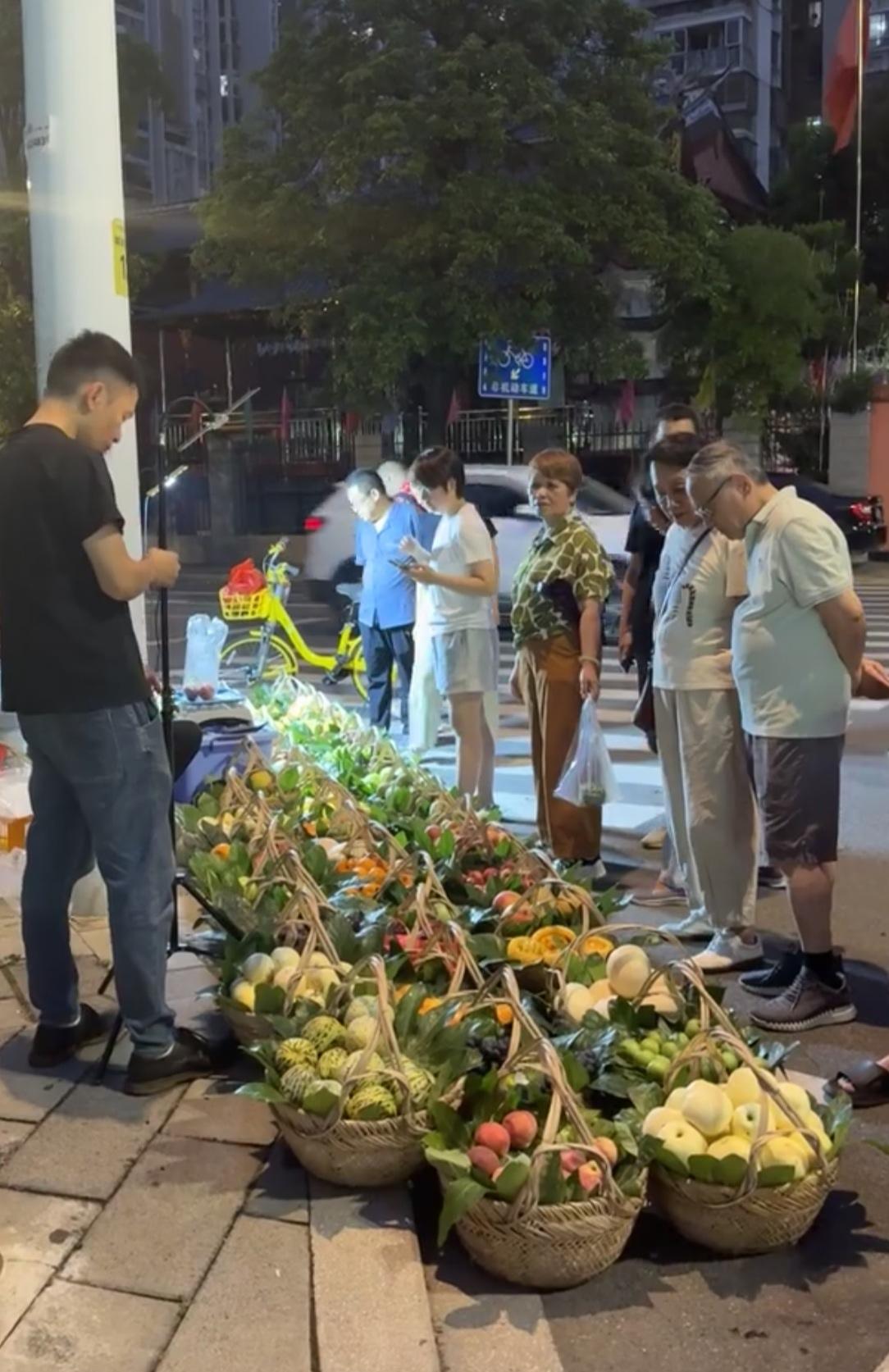 现在卖水果都这么卷了吗？简直太精致了！