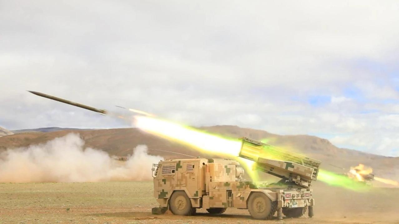 这时给陆军中型旅配套的压制火力，PHL-161型20管122mm火箭炮，最大射程