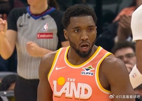 米切尔发威骑士险胜魔术本场比赛米切尔打出了最近最好的一场比赛，全场22投1