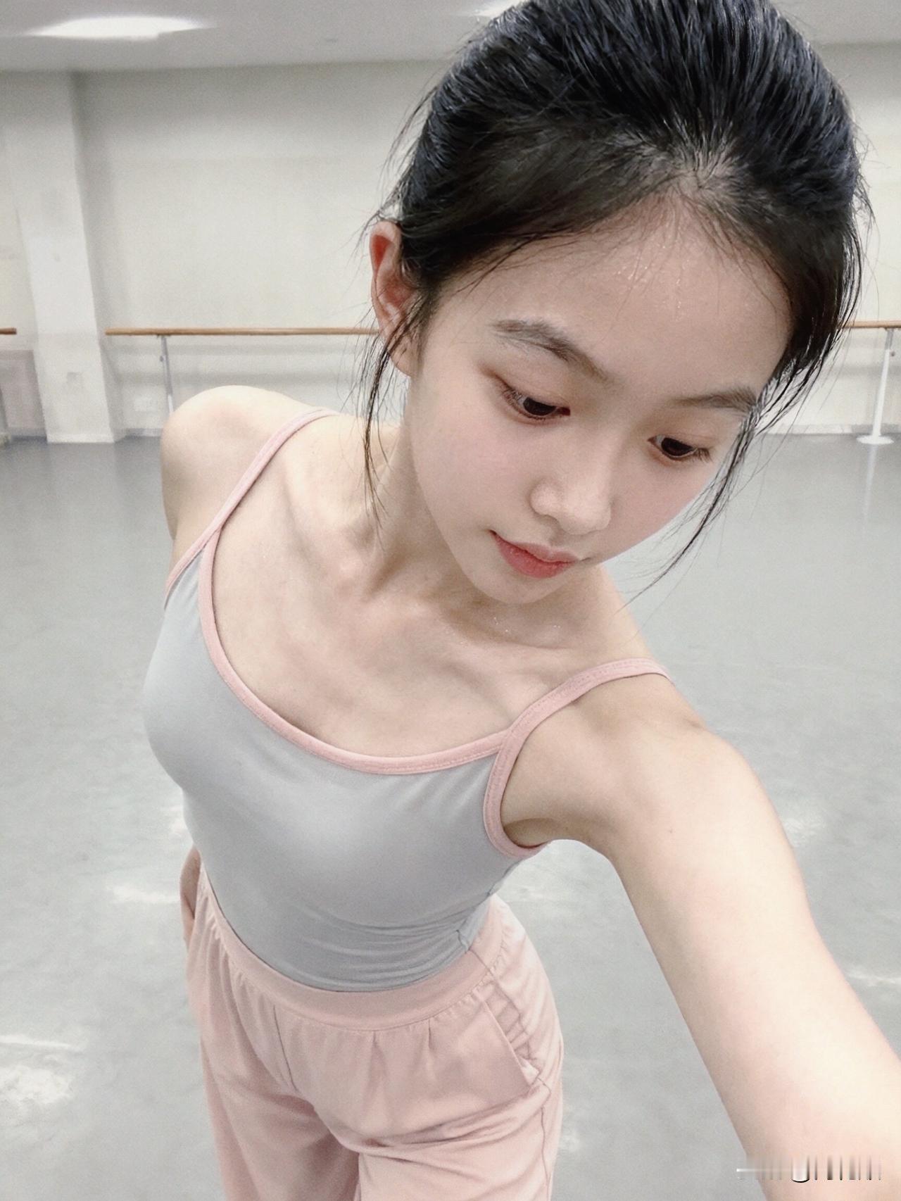 跳跳舞吧有哪些美女让人过目难忘？每日一图随手拍清新脱俗的女孩子是什么