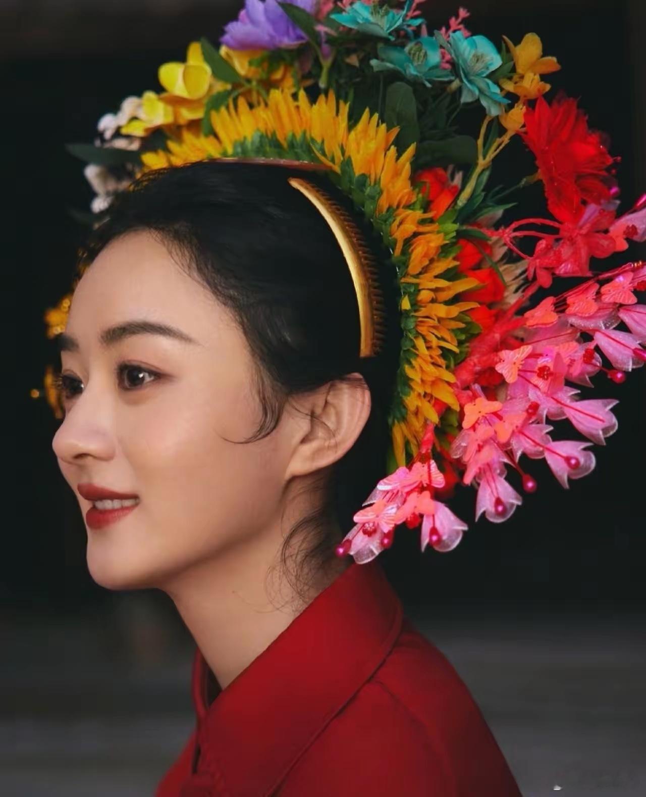 孟子义簪花造型一出，赵丽颖被嘲像渔家女？从2023到2026年，都已经3年了，没