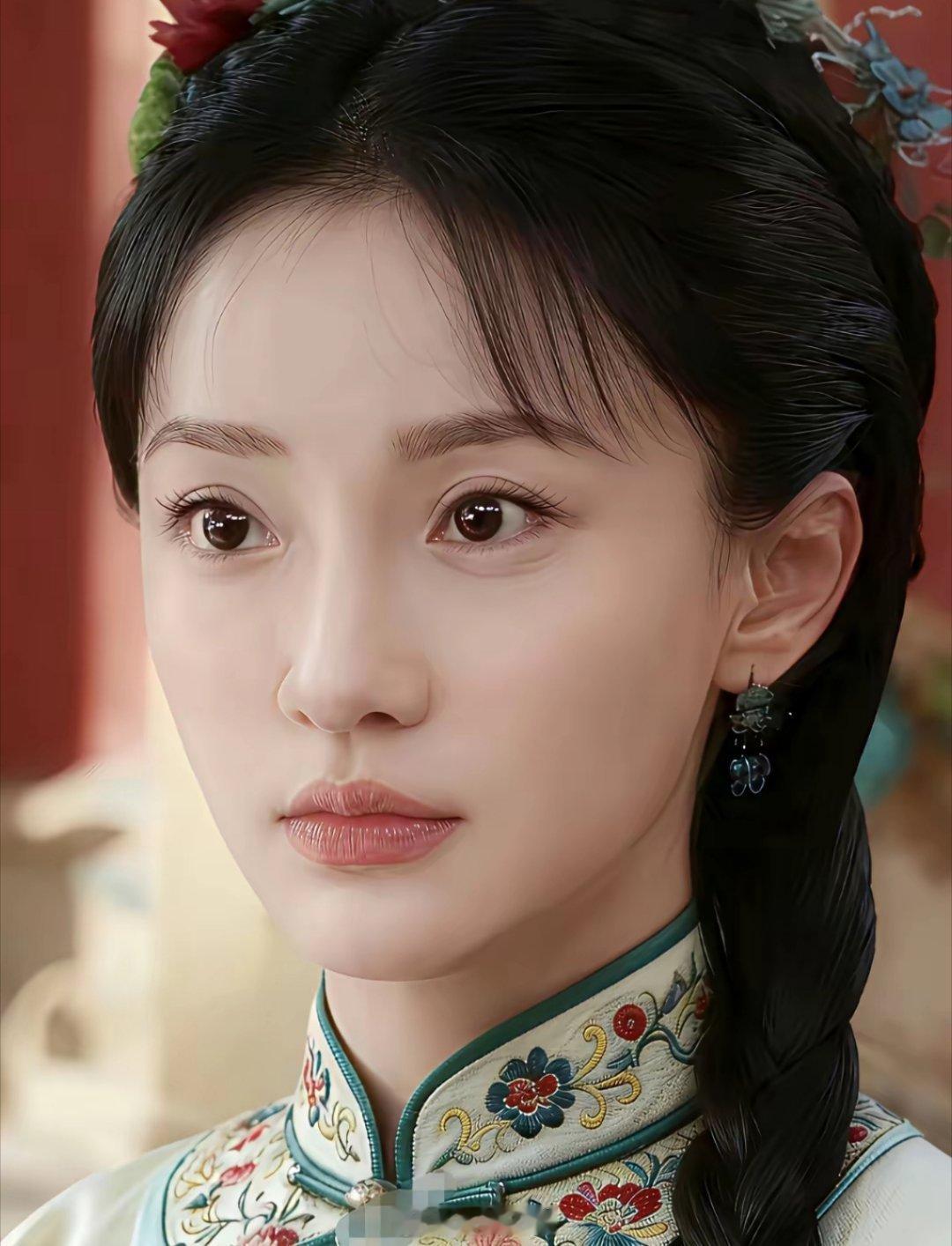 周迅当年出演的（如懿传），肯定是妆造老师坑了她，这个造型就挺适合她的。