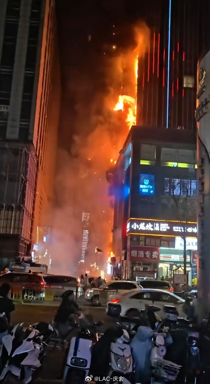 太原火灾就在媳妇家门口……高层火情蔓延太快，愿伤者平安