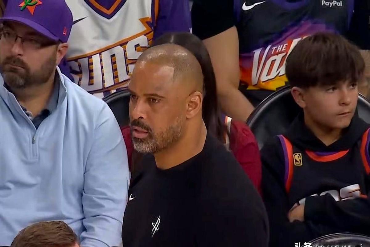 火箭主教练乌度卡胆子也太大了吧！我看着场上那套没球星的阵容，心里还在纳闷，结果