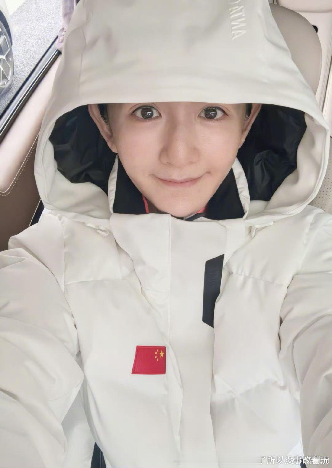 虽然确实有年龄了这自拍年龄感也太重了吧