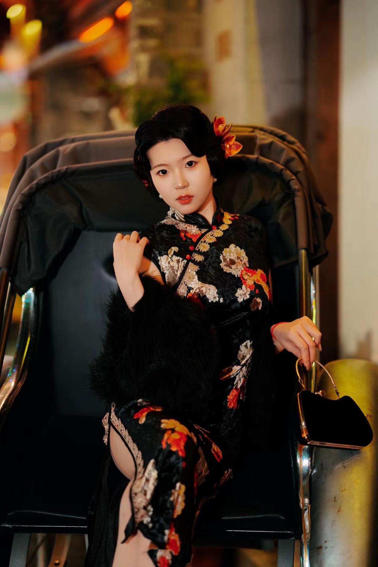 别看了这是老爷刚纳的姨太太傲气的很。南京旗袍秦淮河民国