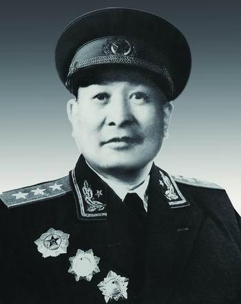 1949年，74军军长邱维达被俘，负责审核战犯名单的钟期光看到他的名字后