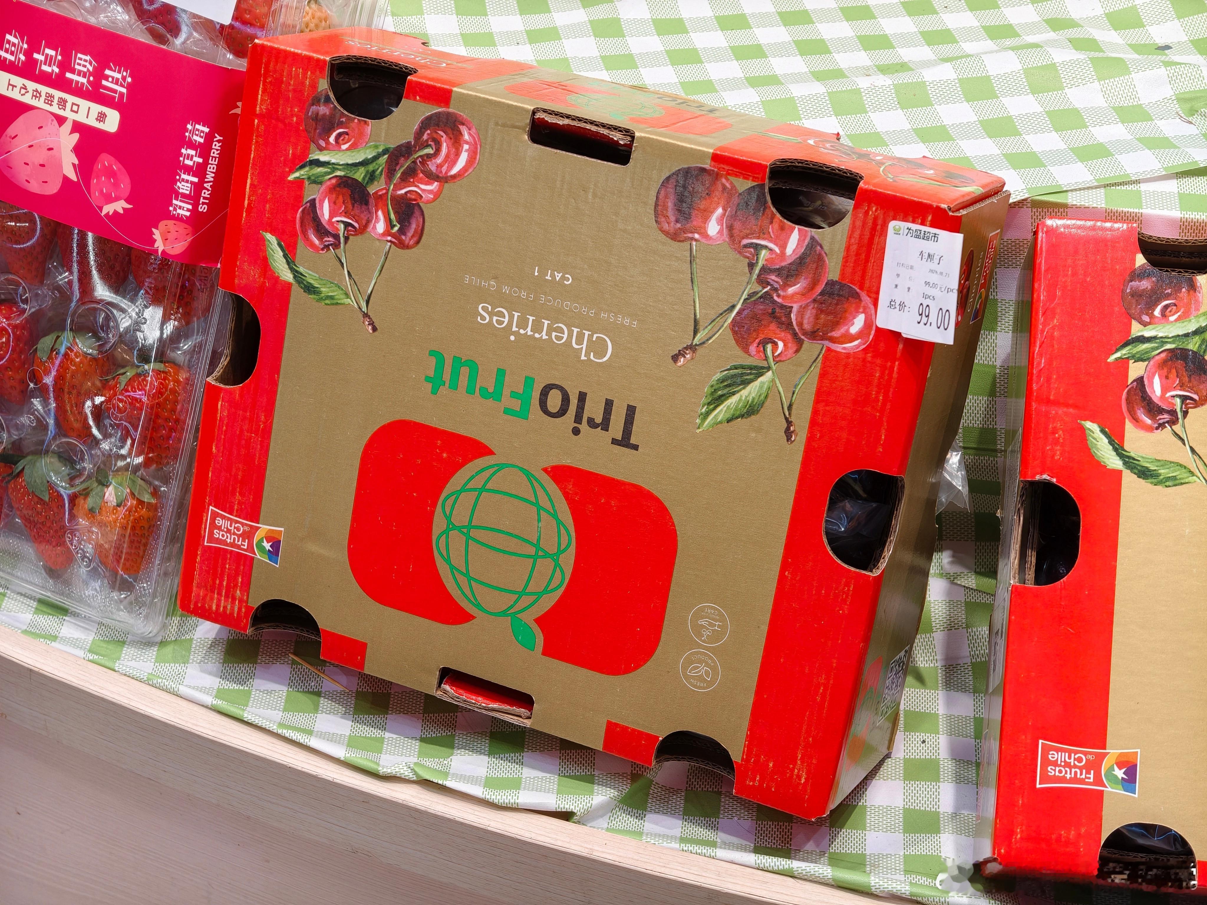 好久没来逛超市了，车厘子99一箱净重5斤，感觉今年确实降价很多啊