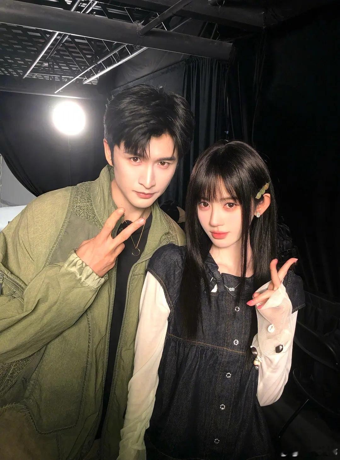 鞠婧祎、张云龙合照，俩位有CP感吗