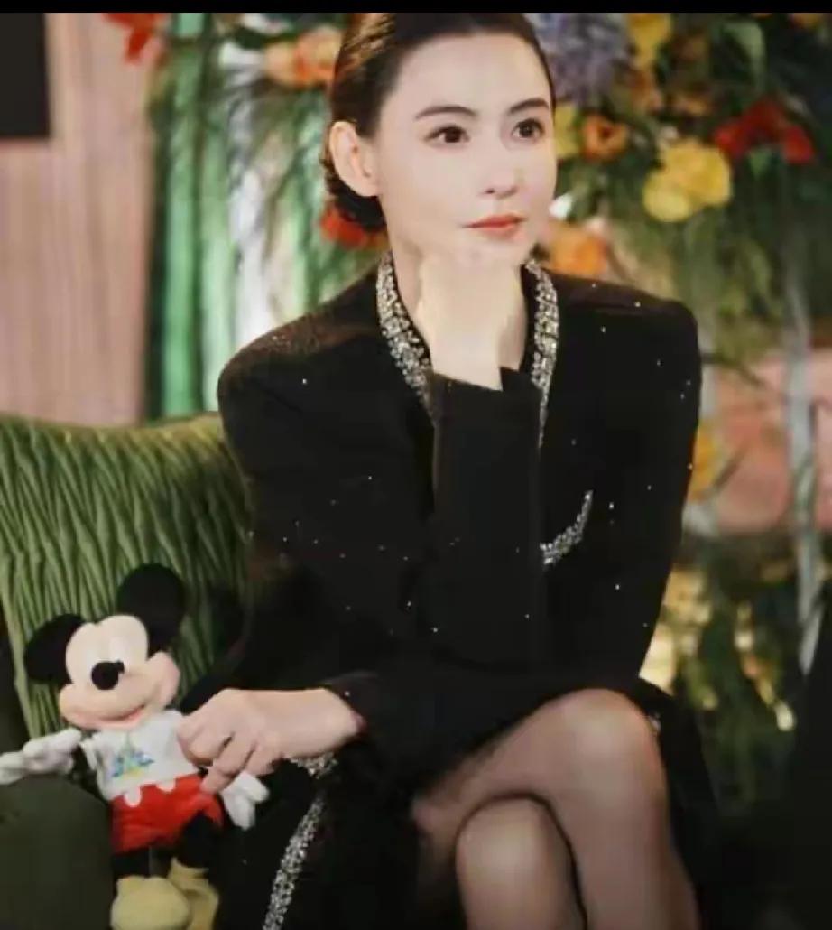 谢霆锋估计做梦都没想到，黑料缠身的张柏芝如今竟逆袭走上上坡路！曾经“照片门”等事