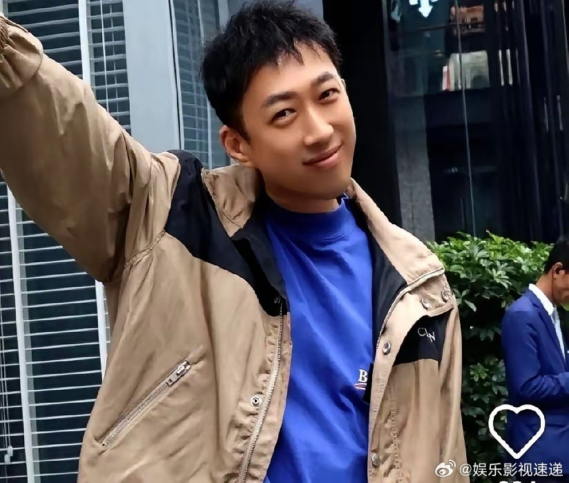 娱乐圈最扎心的不是过气，是过气了还得求着人压价。制片人于正就把这事玩明白了。他专