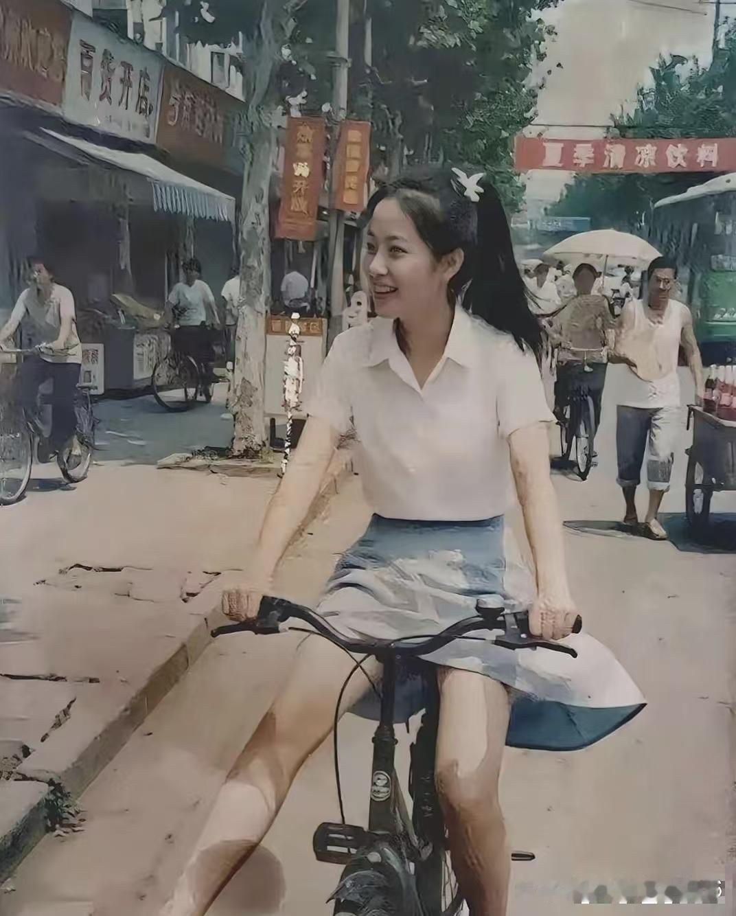 98年的女生，放到现在也算大美女吧！