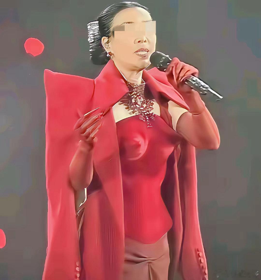 一场演唱会下来，网友们称她为顶尖姐！[捂脸哭][捂脸哭]​​​