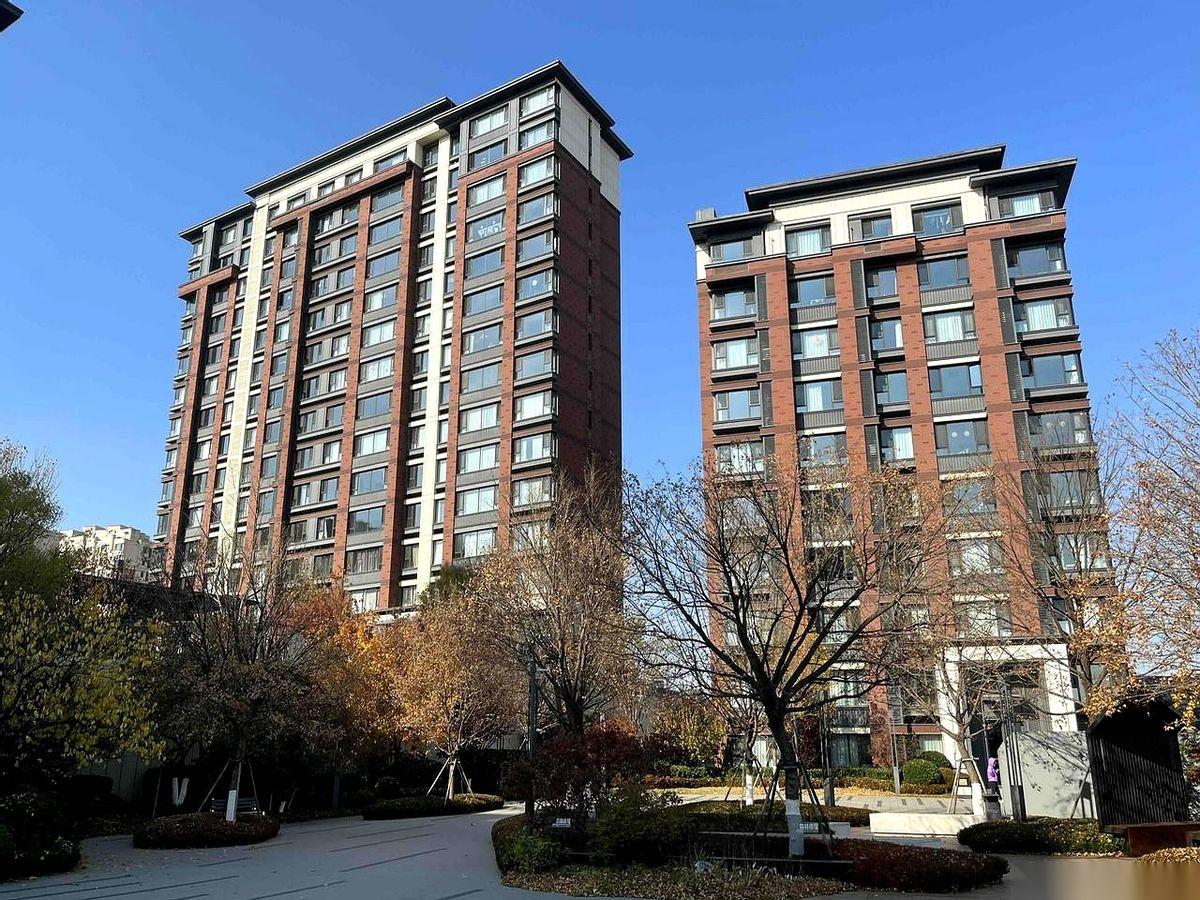 真想穿越回去，给21年的自己一巴掌。我们小区业主群，现在死一样地安静。想当年