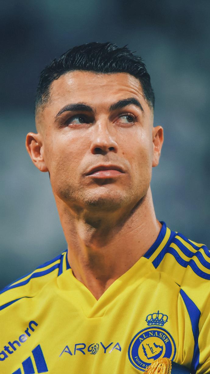 刚刚伤愈复出的C罗梅开二度，带领利雅得胜利5：2战胜纳杰马体育，C罗自己制造点球