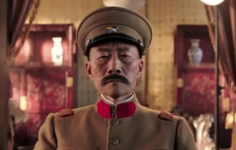 1925年，郭松龄发动兵变，特意给张作霖送了个棺材。棺材打开时，张作霖直接愣在原