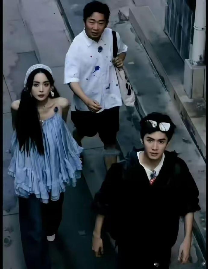 有网友说，把杨迪P掉之后，这张图一下子就变高级了，听着确实有点扎心。