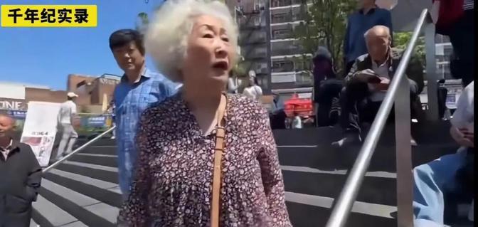 在台湾街头看到特别解气的一幕。一个72岁的辽宁籍老阿姨，跟几个搞＂台独＂的杠上了