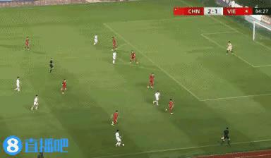 中国U16国足被越南队打进的这个球，守门员要负主要责任。越南球员球都踢出来2秒