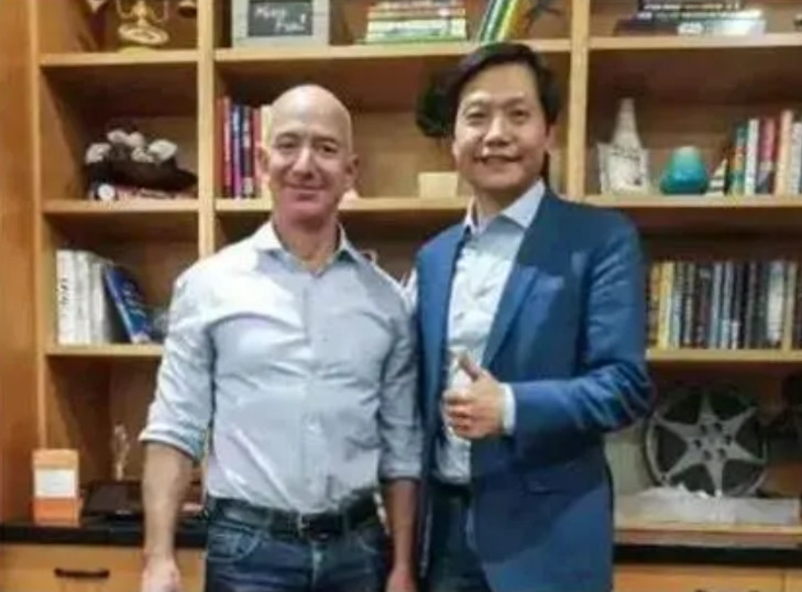 亚马逊老板贝索斯给雷军道歉，说亚马逊没有照顾好卓越网，听到这句话的雷军五味杂陈。