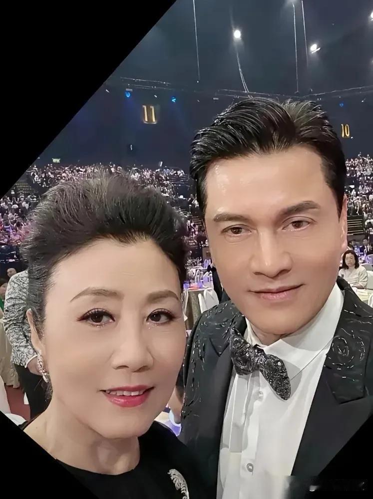 祛滤镜后，丁力也没有那么神啊，直到看了生图，才知道吕先生70岁的真实模样，脸上也