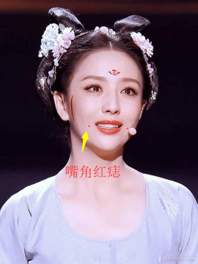 不是迷信！女人有这两颗痣，家庭和睦晚年顺！这两处痣的“福气”，本质是背