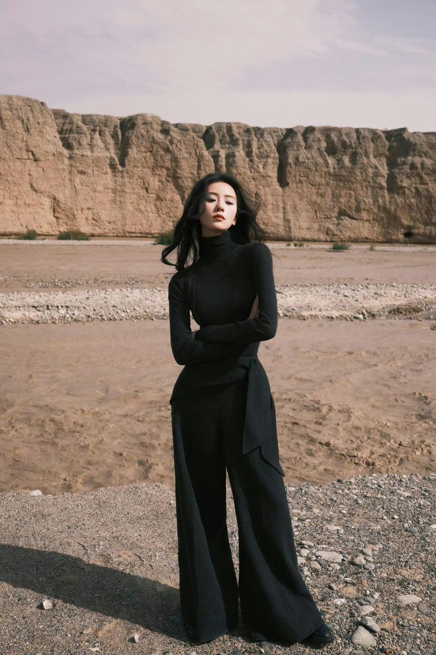 诗姐这是什么时候拍的杂志吗？怎么感觉没看过，有种风轻云淡的美😎刘诗诗你也狼狈地