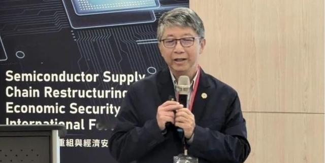 在中国宣布突破7nm芯片技术后，作为全球芯片代工巨头的台积电的顶尖工程师杨光磊曾