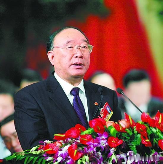 没想到他也是个“双面人”，表面看是个专家型官员，结果实质是…这个人退休后，十