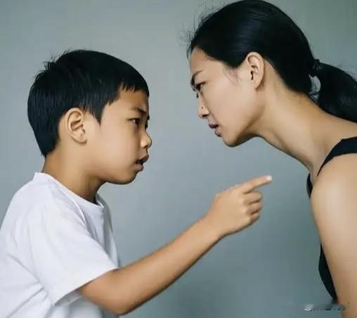 天呐,现在的孩子怎么叛逆期来的那么早啊?才小学四五年级,就开始学会跟父母对着干了