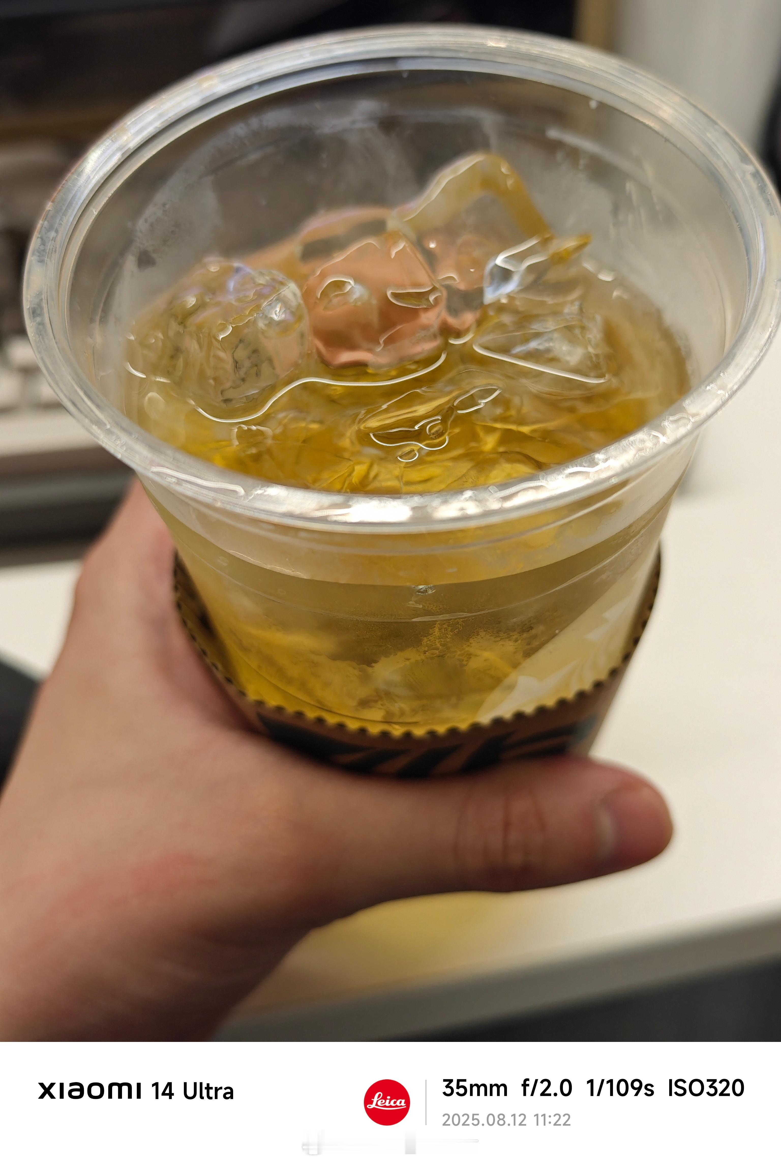 喝东方树叶真是惬意啊，感觉很久没喝带糖饮料了。​​​