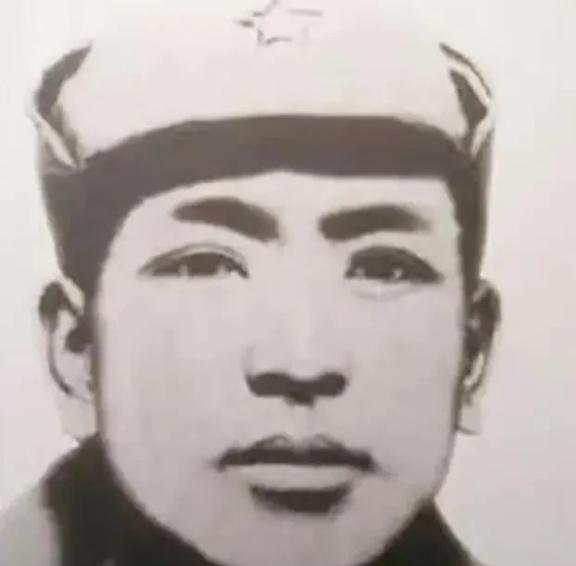 一位红军军长在1930年上任途中被敌人抓住。还没有动刑他开口就说：“我是红军。”