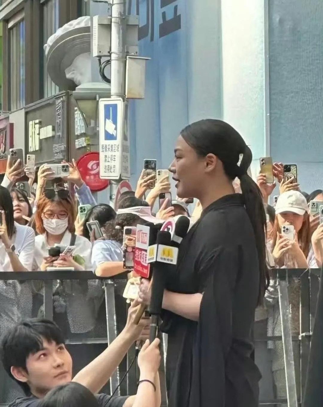 这真的是马思纯吗？为啥她自己发的图和路透完全不一样。感觉差了20斤