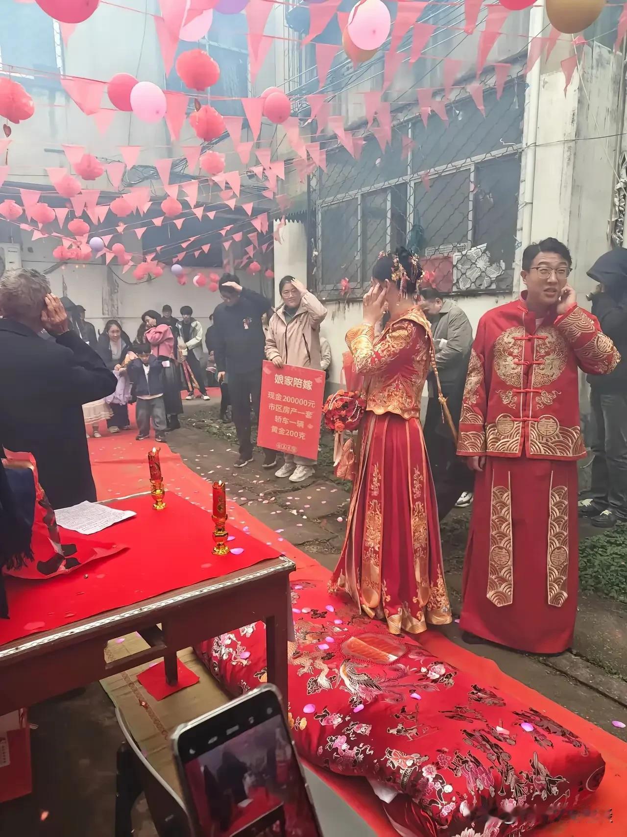 老表结婚了，新娘陪嫁太给力了。老表快30了，今年终于结婚了，新娘是他上班的时候谈