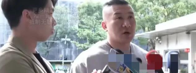 今天早上8点“馆长”就到住所附近的投票站，投下了反对大罢免的一票，他今天心情还不