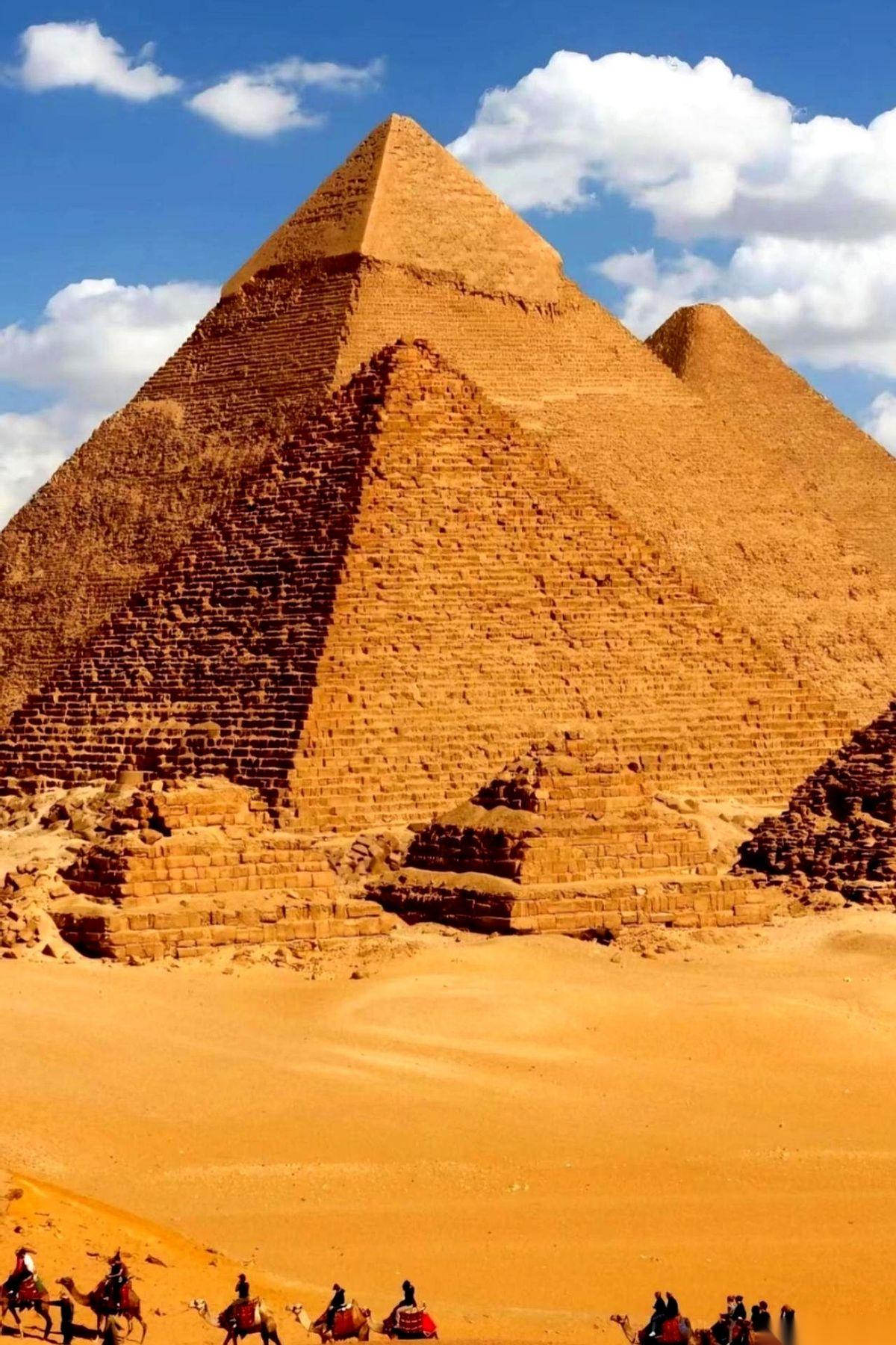 一个冷知识，可能有点扎心：全世界只有咱们中国人，管埃及那个大三角叫“金字塔”。