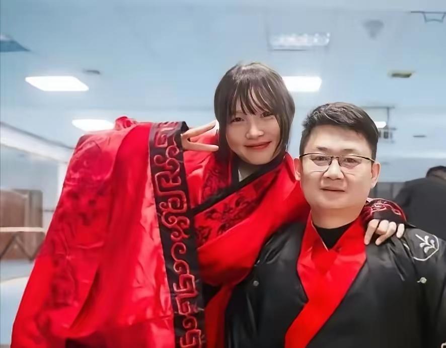 泪目！江苏，一女子上班时习惯性打开监控，想要看看宝宝在家里的情况，谁知，她意外发