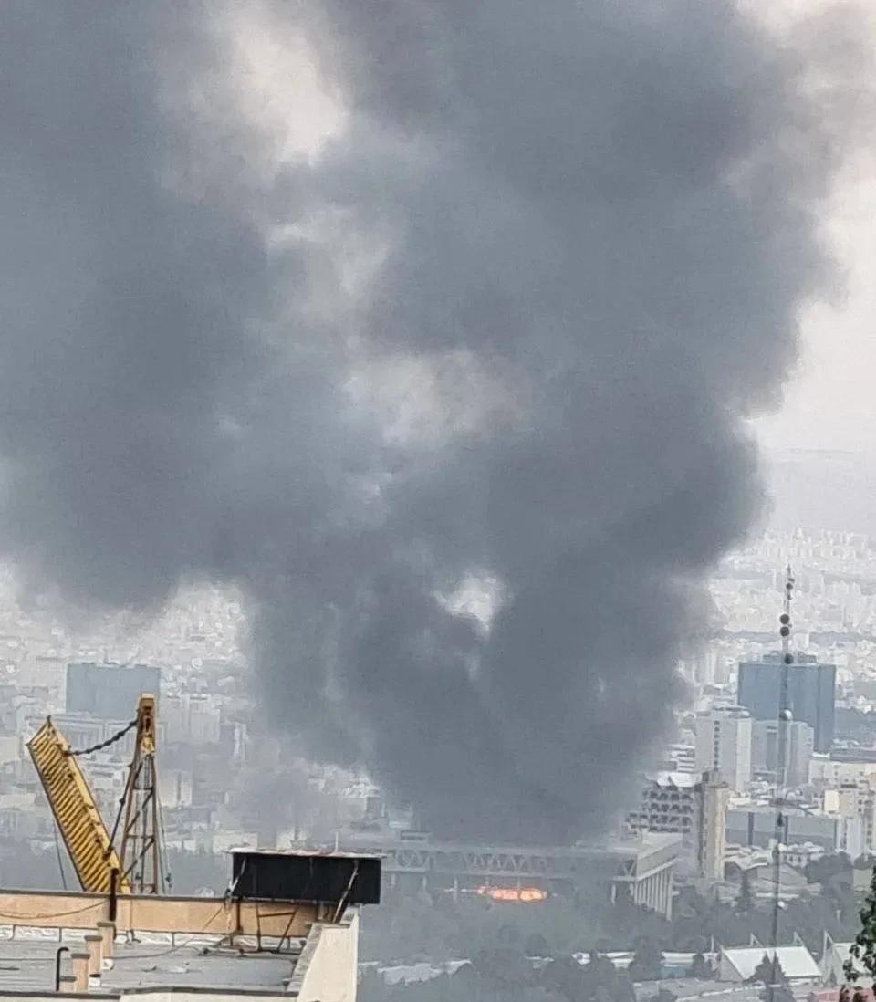 突发！伊朗国家电视台大楼遭到轰炸！6月16日，据伊朗法尔斯通讯社报道，位于首都