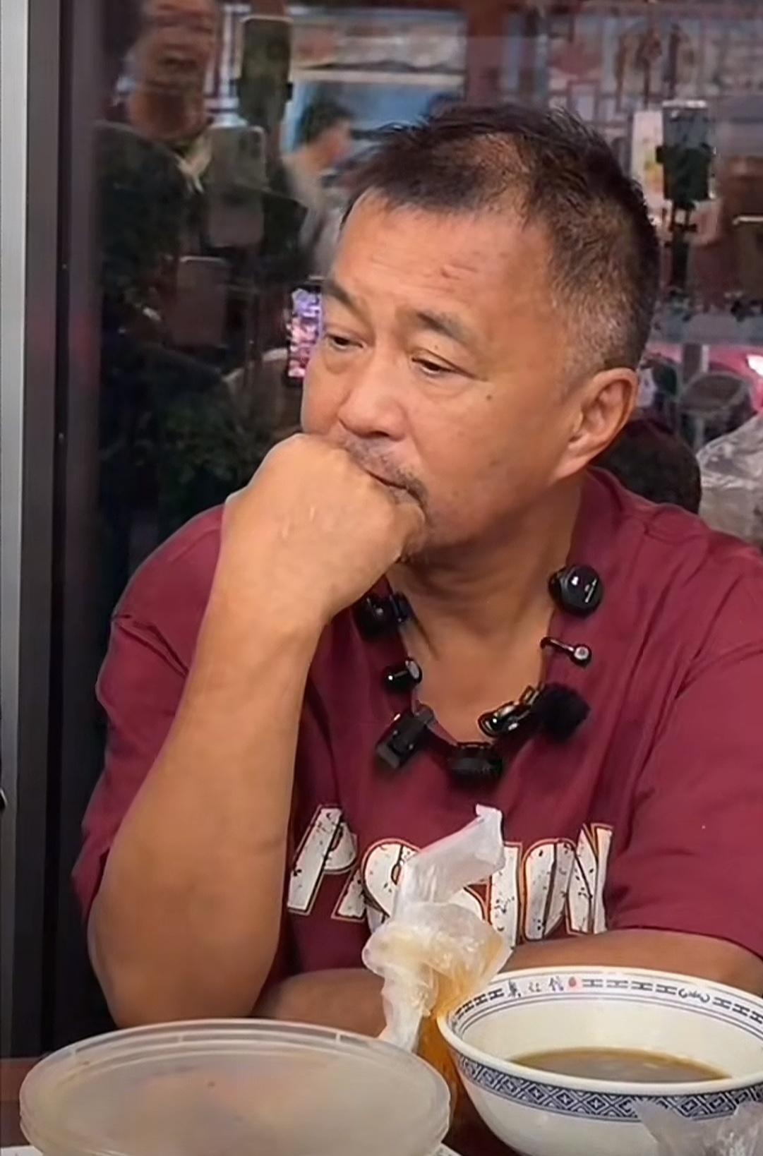 沈巍说天气冷了要闭关修行了，彻底与网络绝缘了[捂脸哭]近日，小鲸鱼问沈巍：