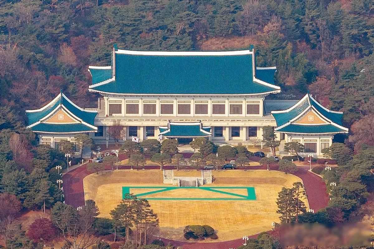 李在明下令重新搬回青瓦台，他真以为自己高枕无忧了？韩国总统李在明最近决定搬回青