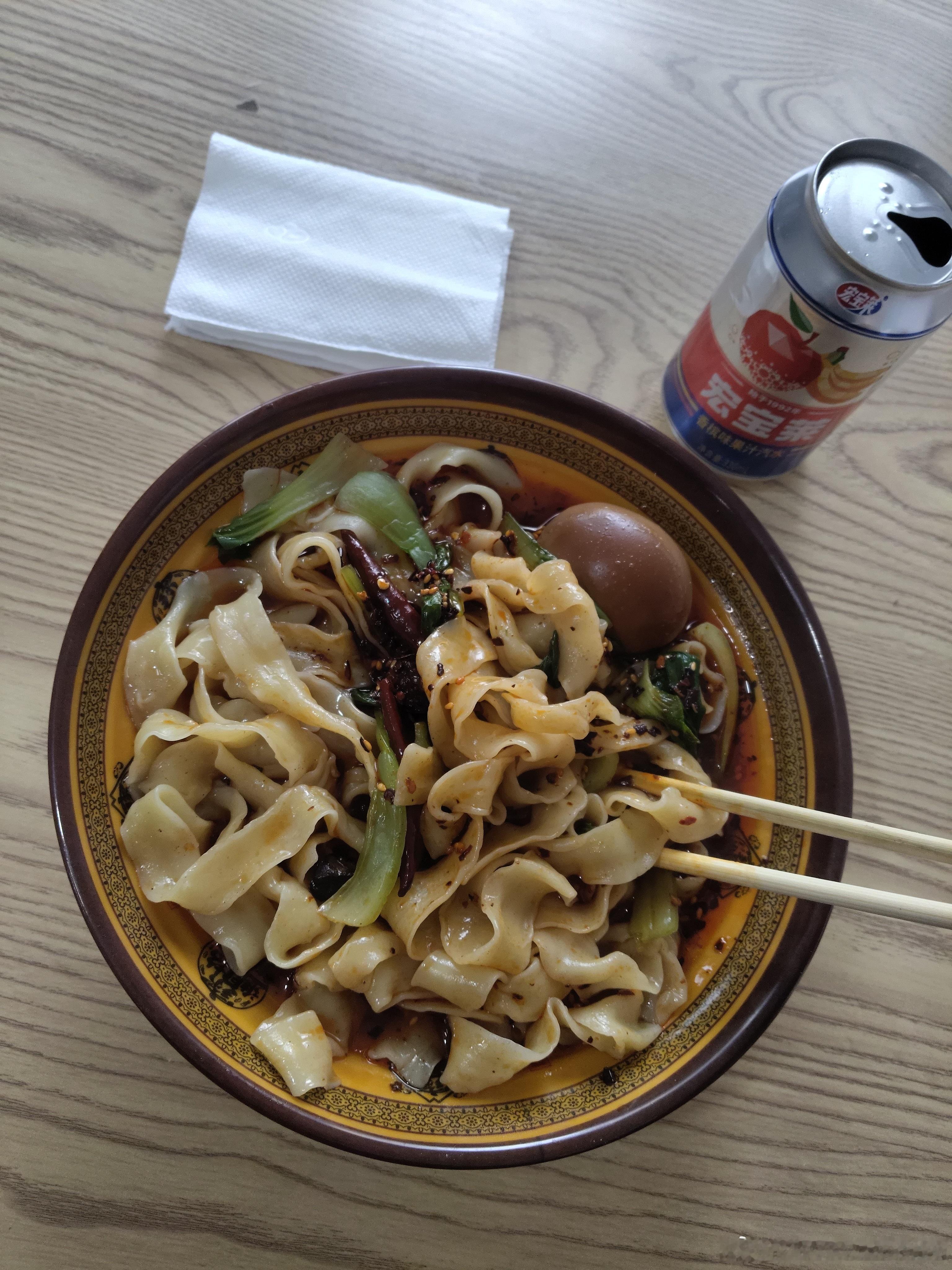 9月26日，今天的午餐品尝了牛肉板面，配汽水​​​