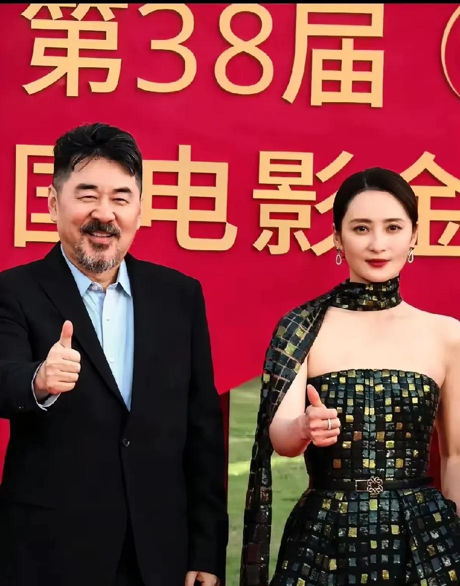 家人们快来看！金鸡奖颁奖典礼上蒋勤勤美得发光，可陈建斌却成了“大槽点”！